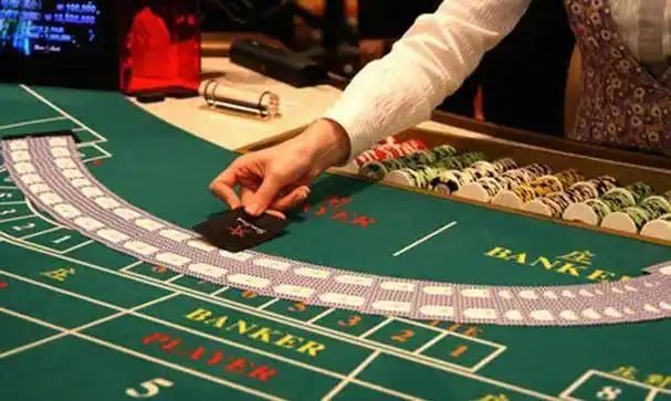Live Texas Hold'em Bonus dealer table with cards and betting chips